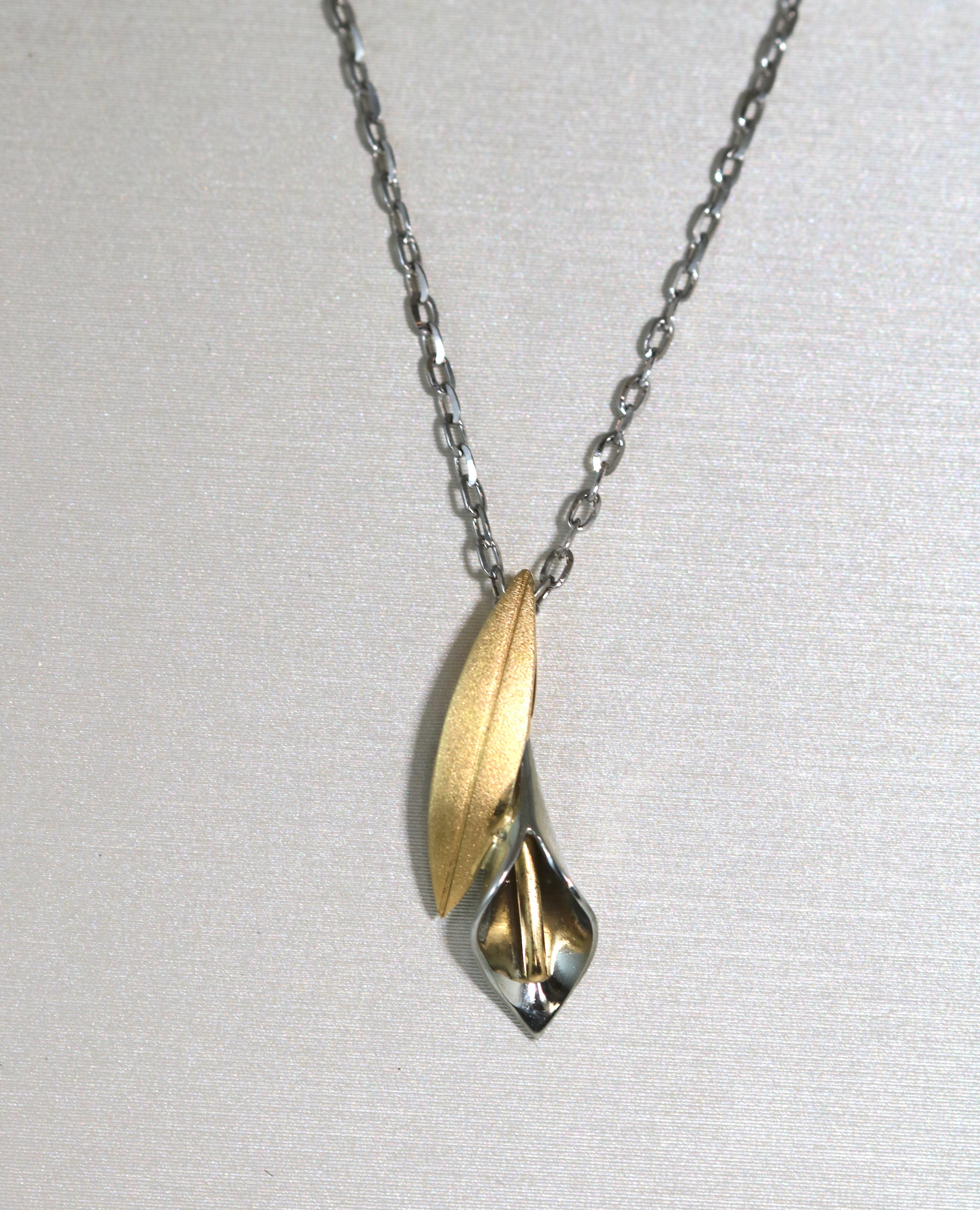 Single Calla Lily Pendant