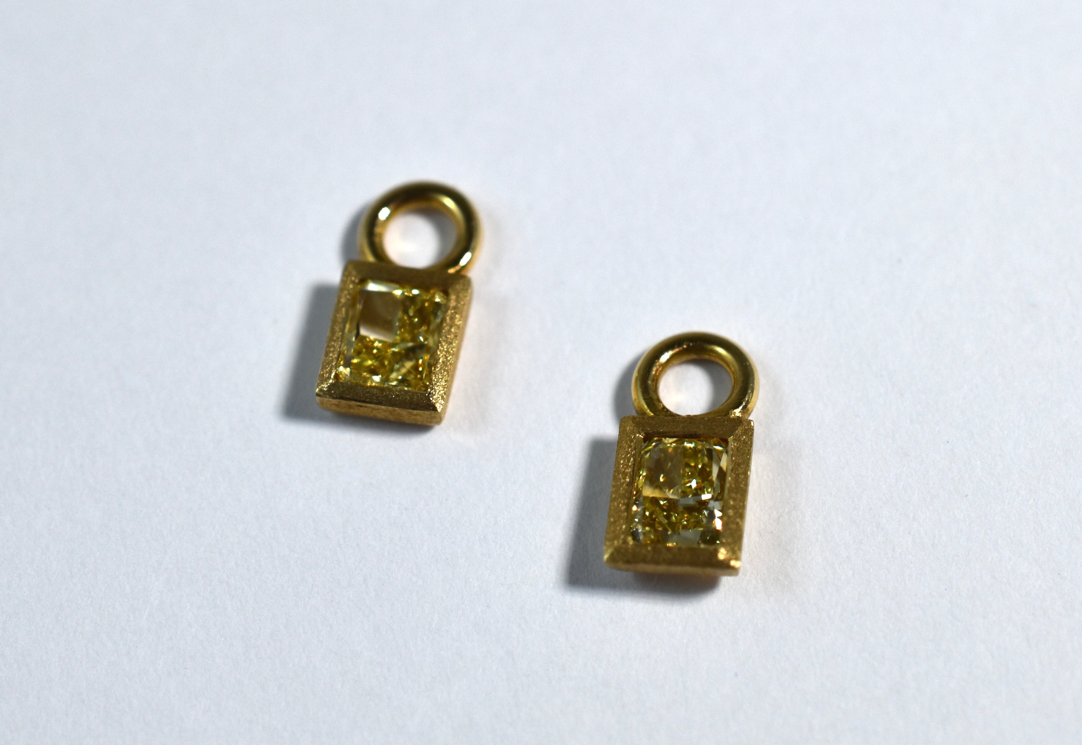 18 karat yellow gold yellow diamond drops