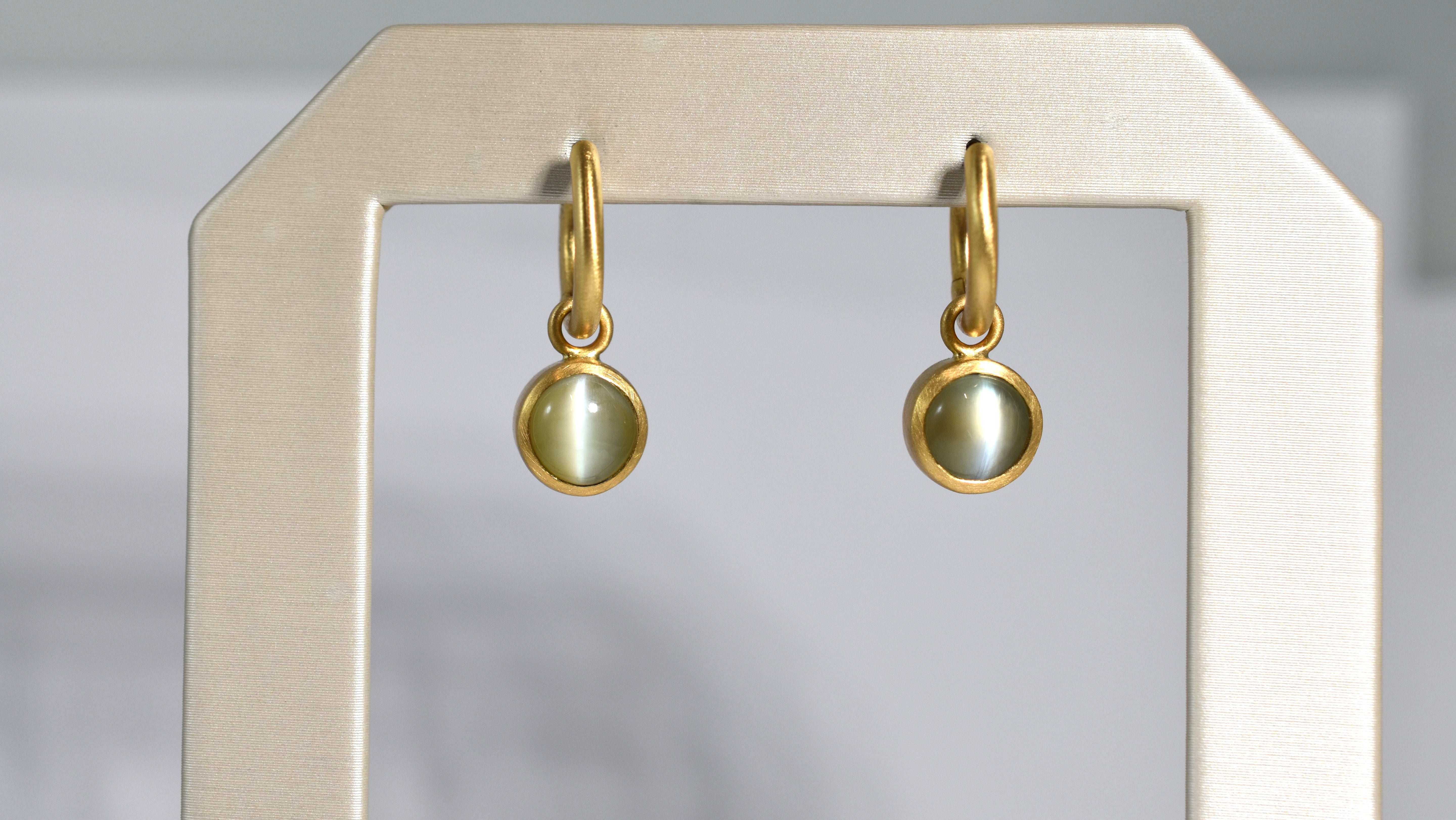 18 karat yellow gold catseye chrysoberyl drops