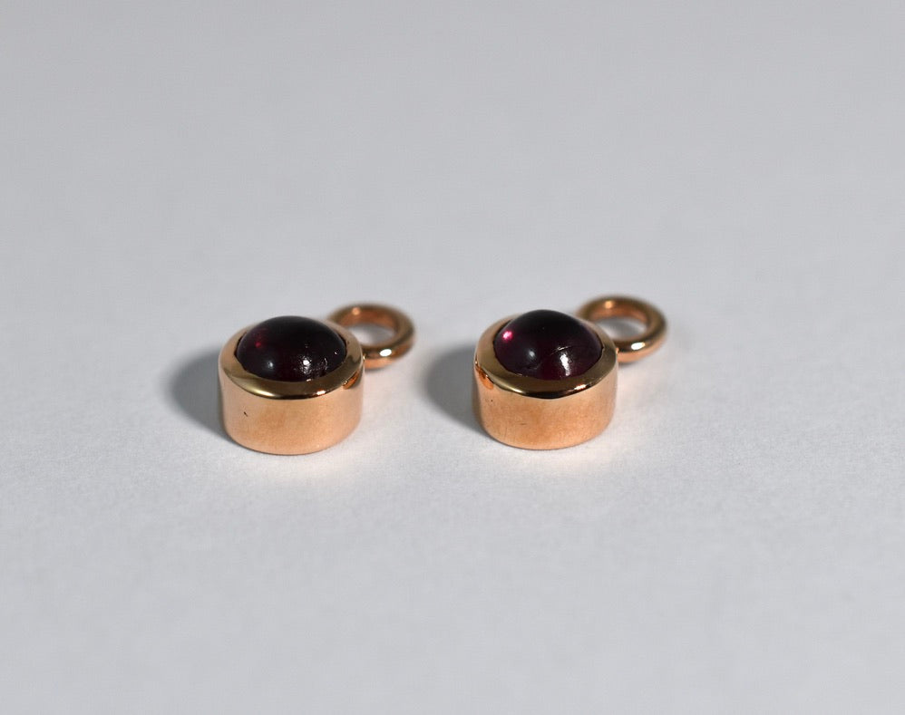 18 karat red gold cabochon garnet drops