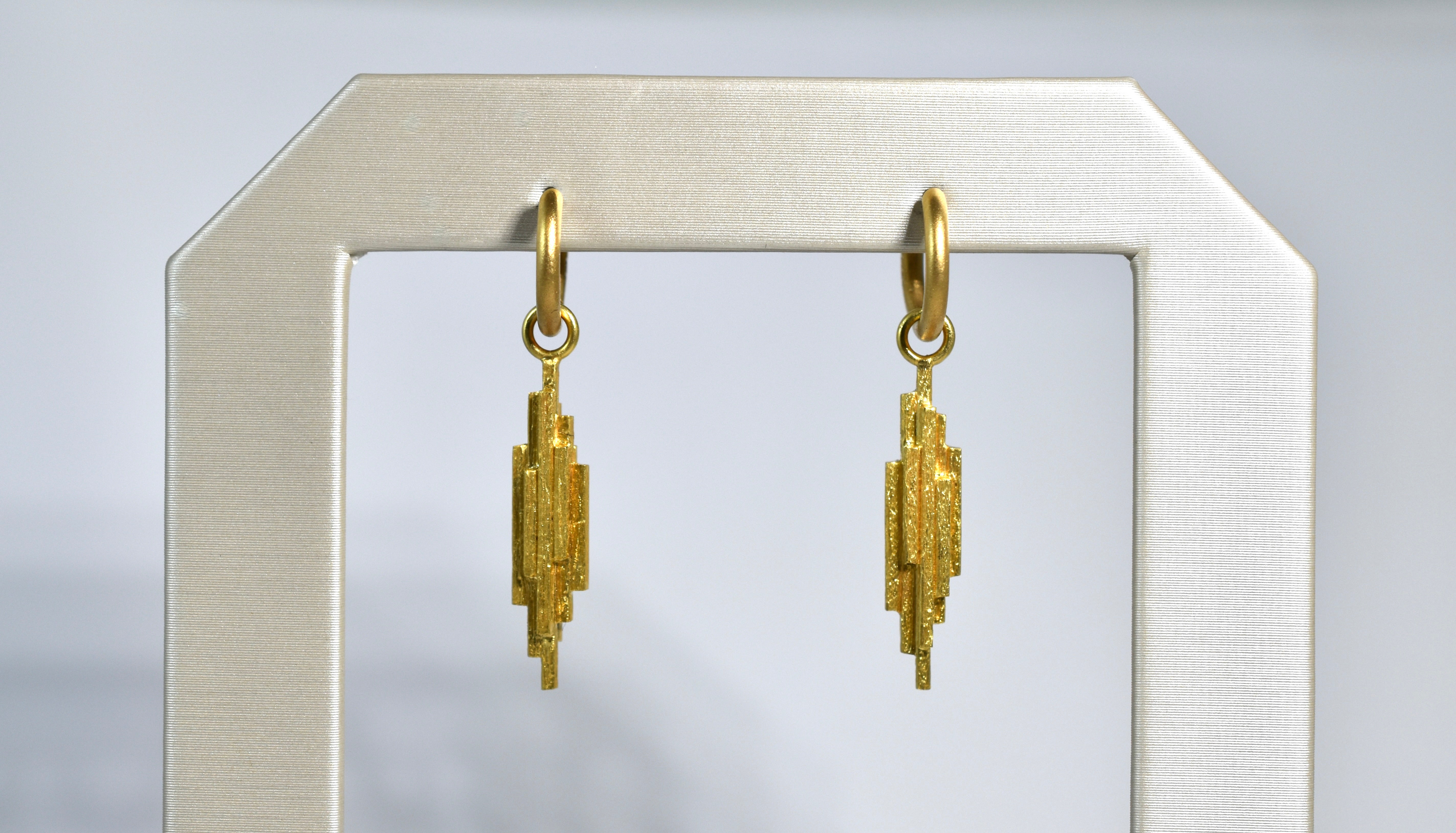 18 karat yellow gold metropolis drops