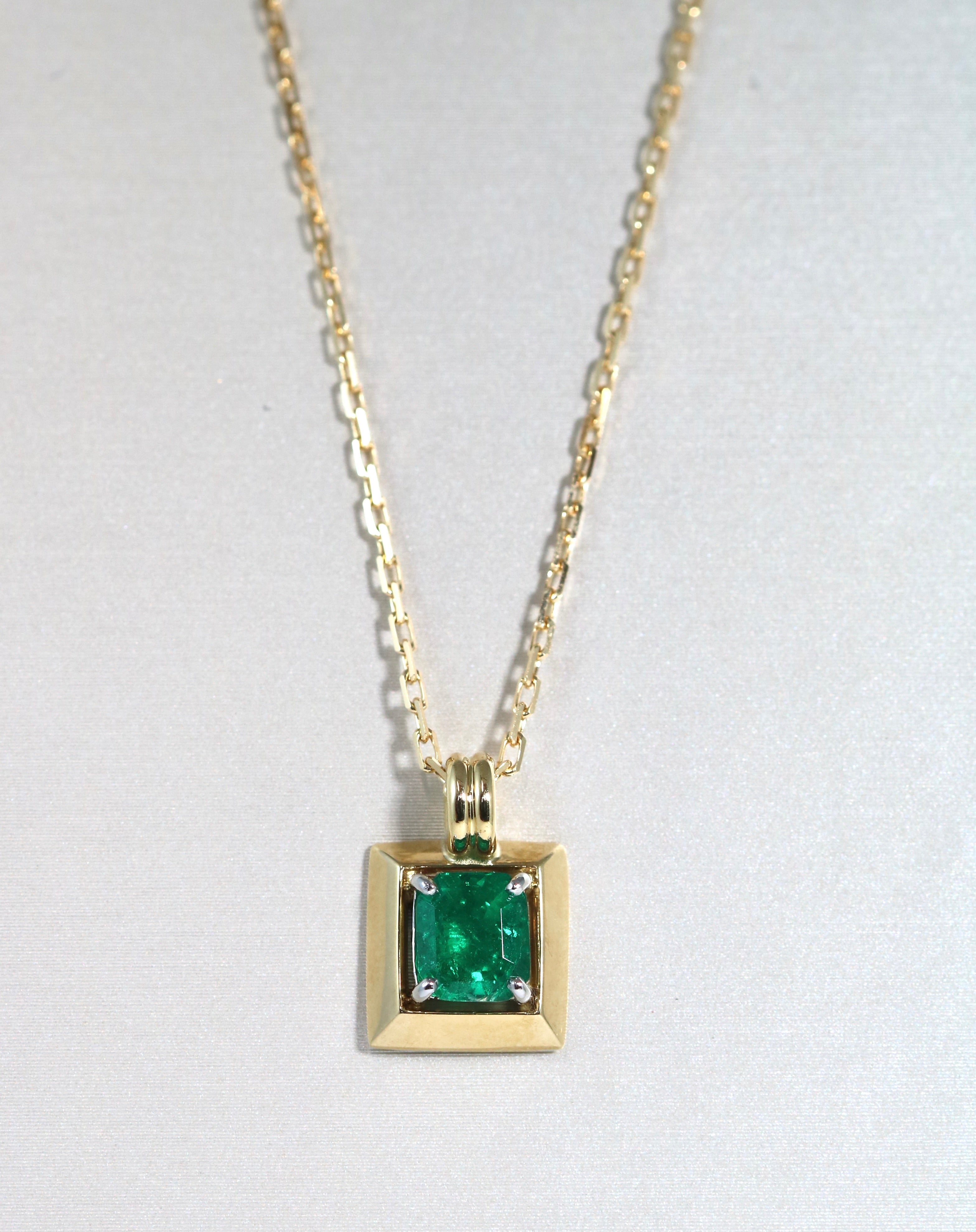 18 karat yellow gold emerald pendant