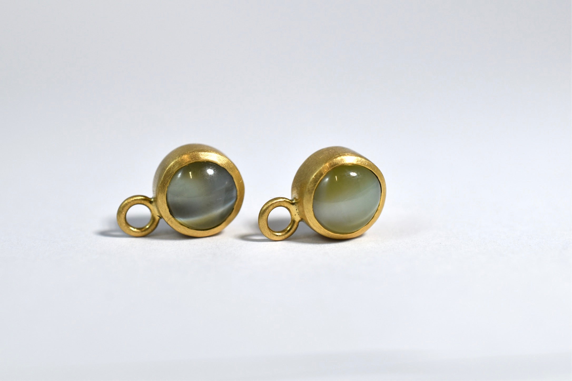 18 karat yellow gold catseye chrysoberyl drops