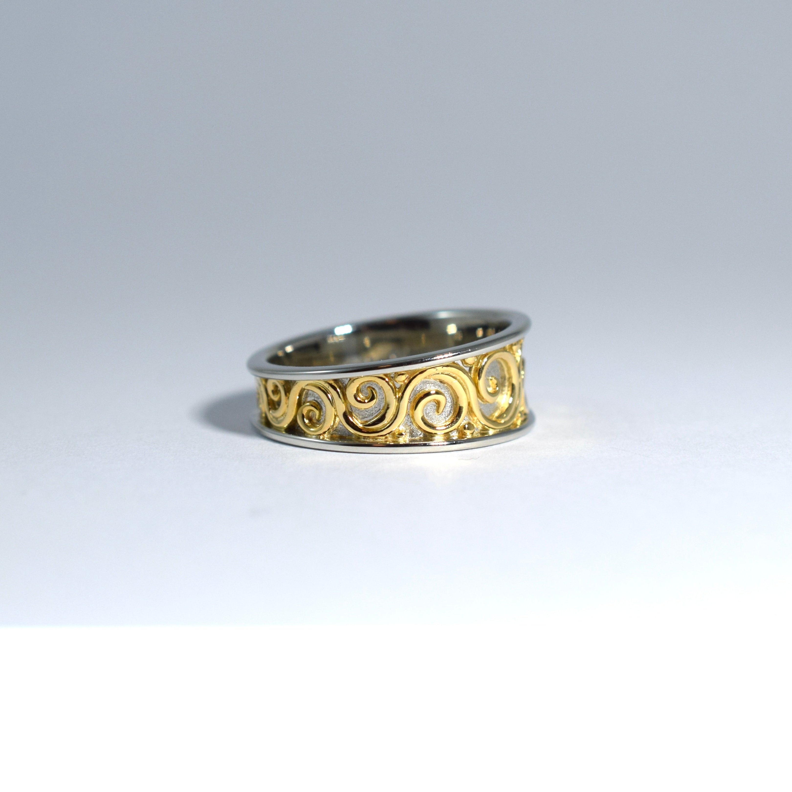 Solid Tapered Arabesque ring