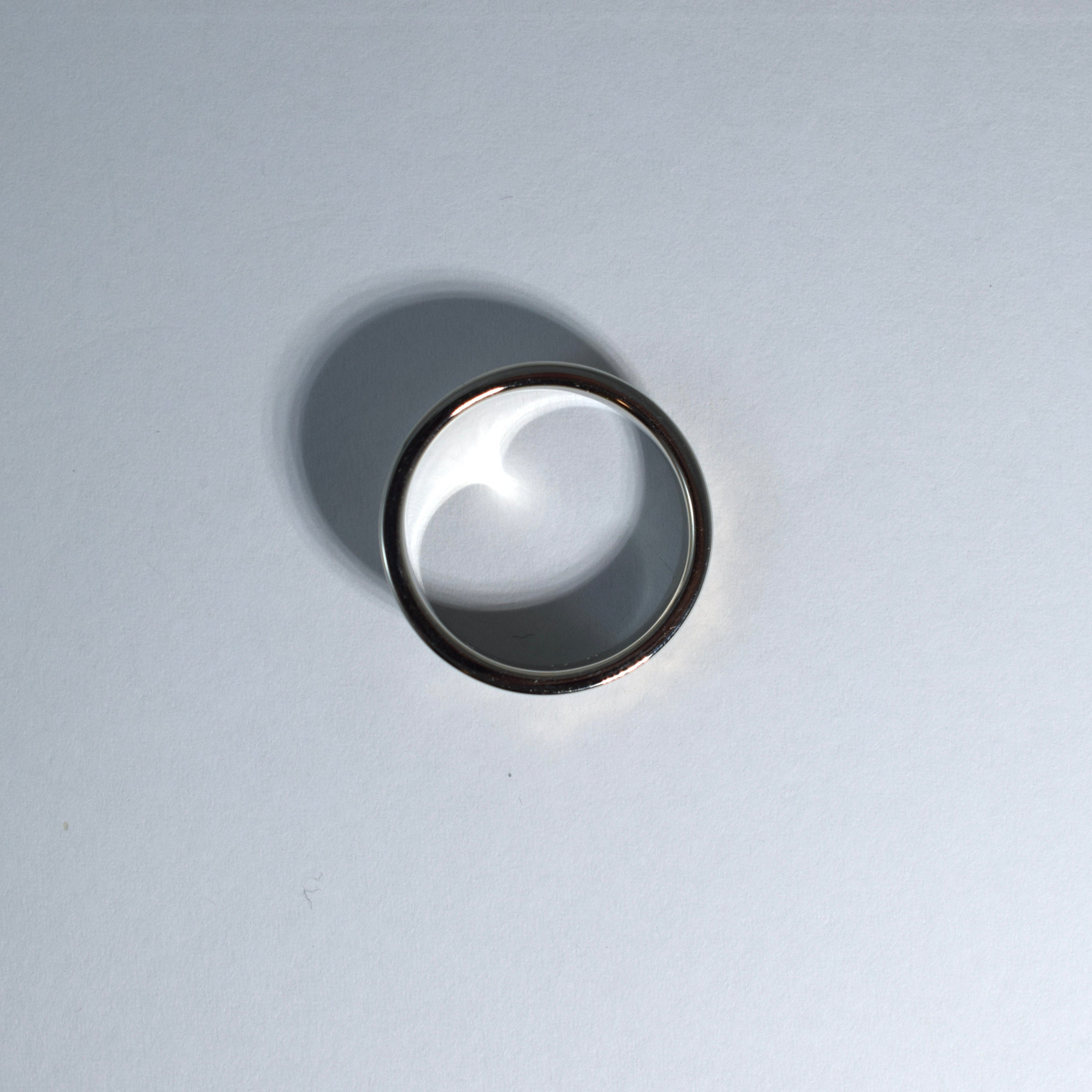 Solid Tapered Arabesque ring