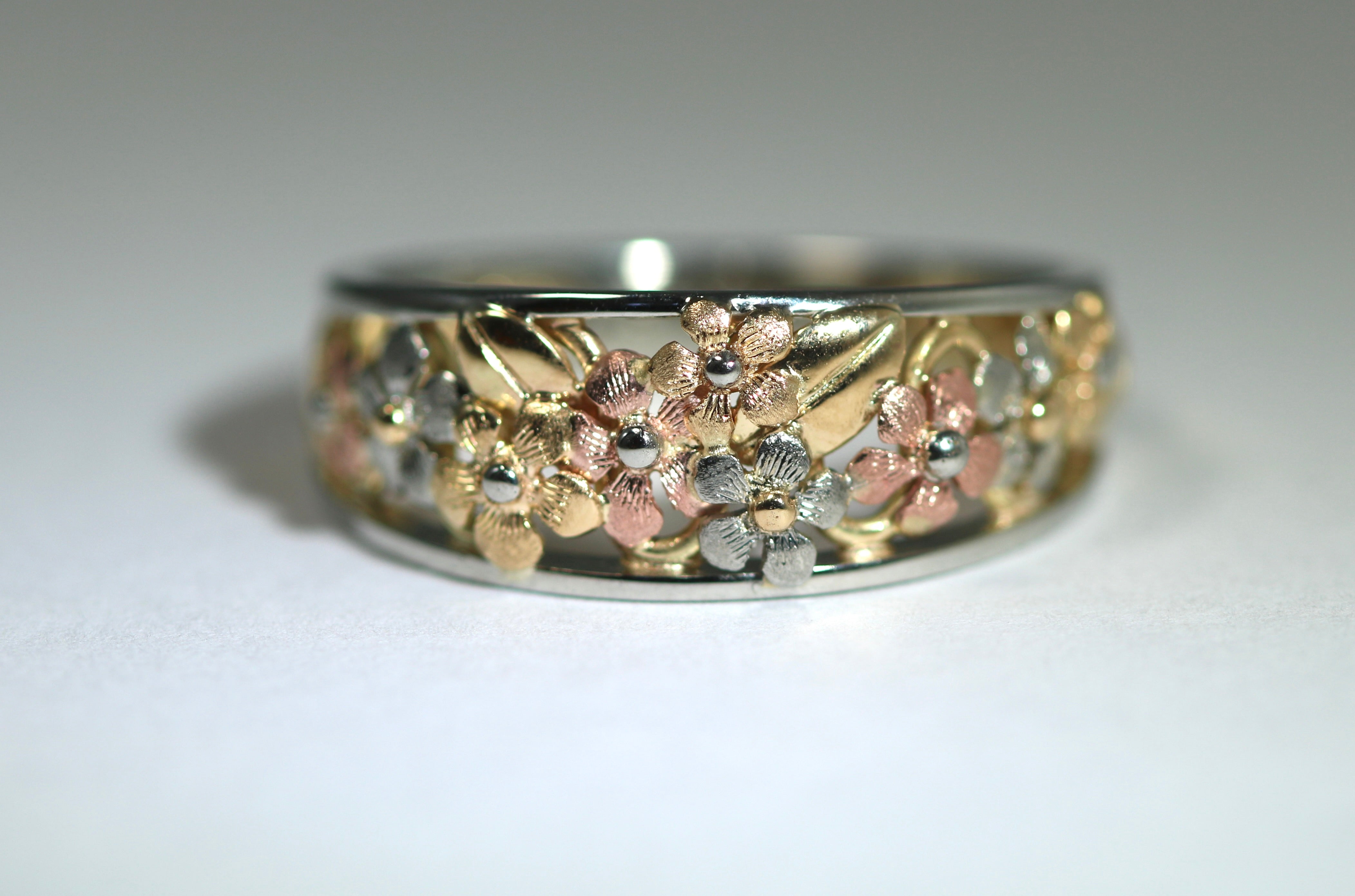 Lush Medium Tapered Forget-Me-Not Ring