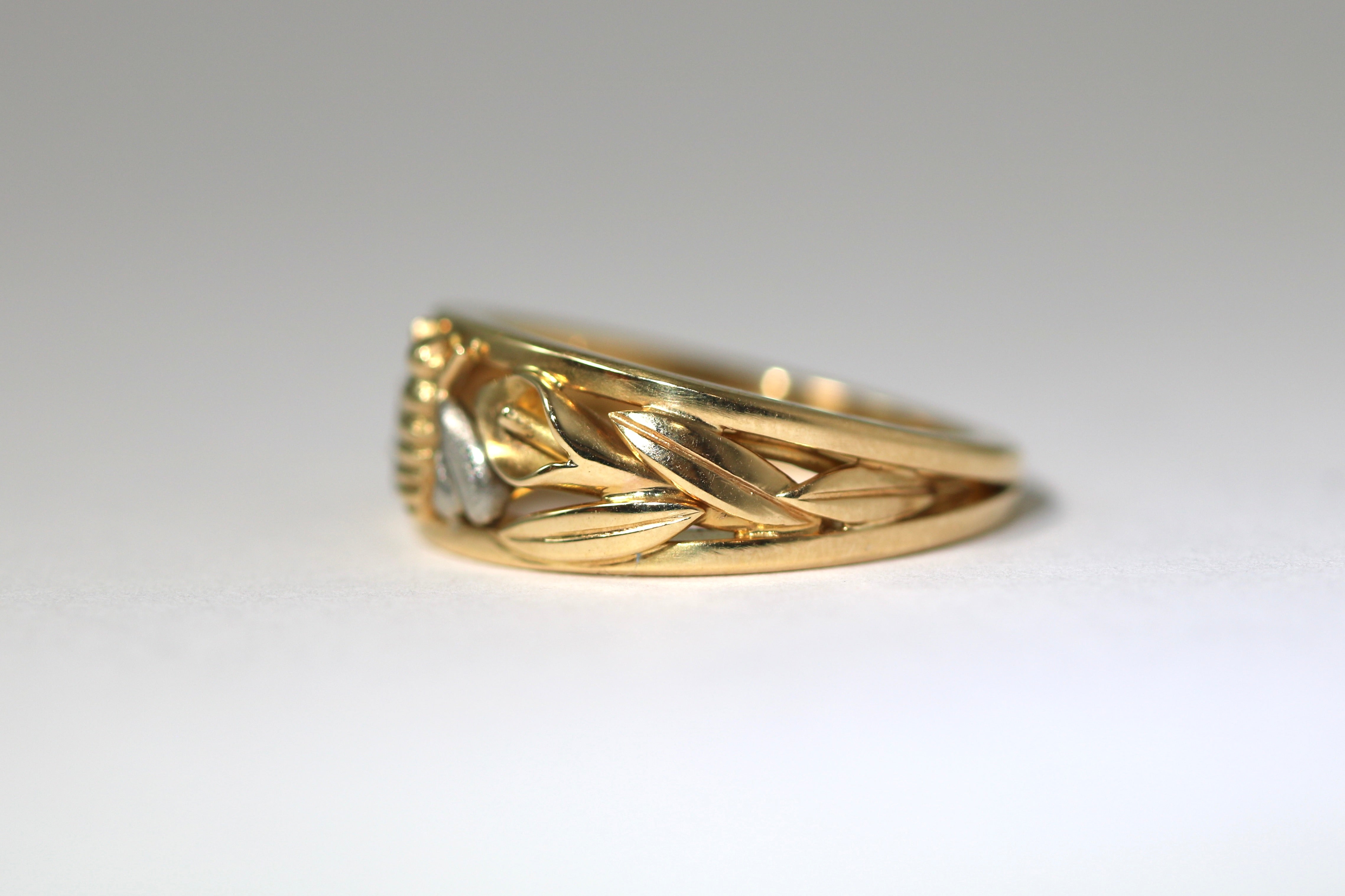 Calla Lily Baby Bee Ring