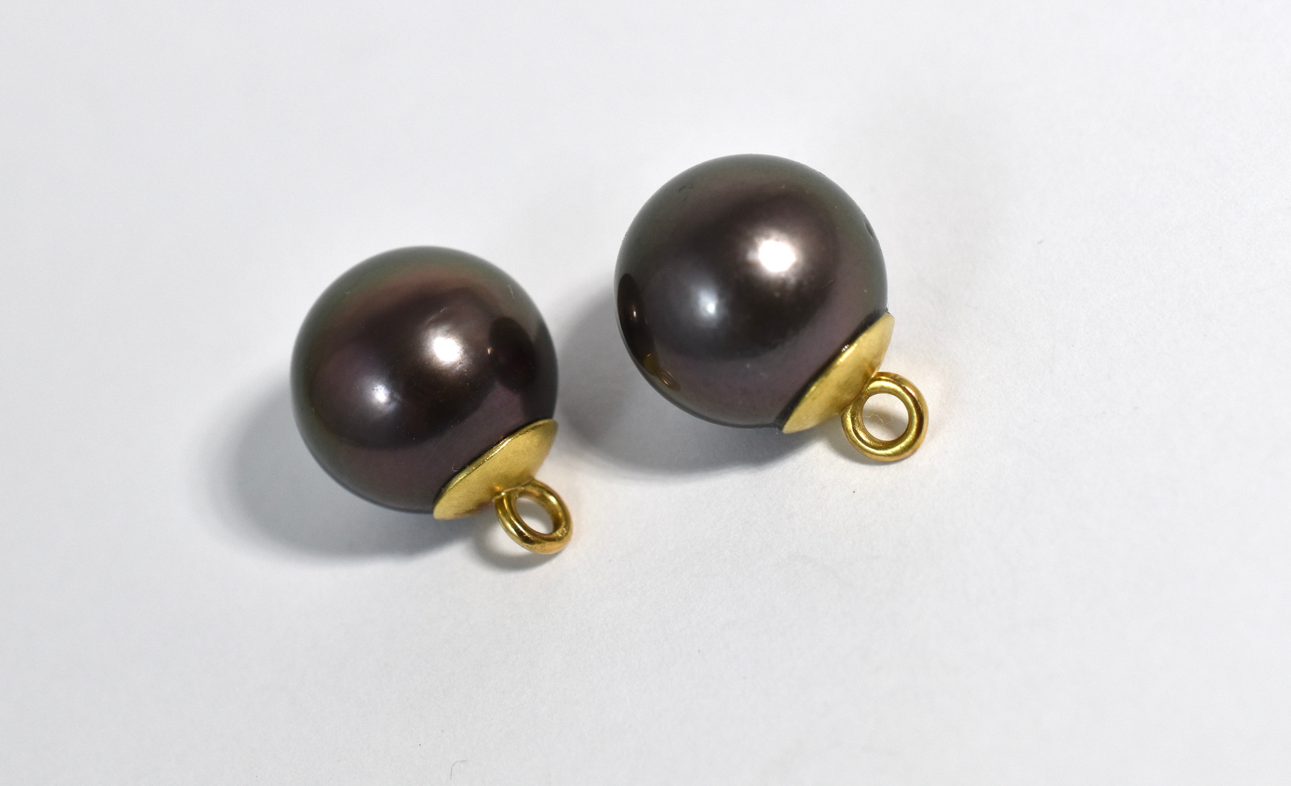 18 karat yellow gold tahitian pearl drops