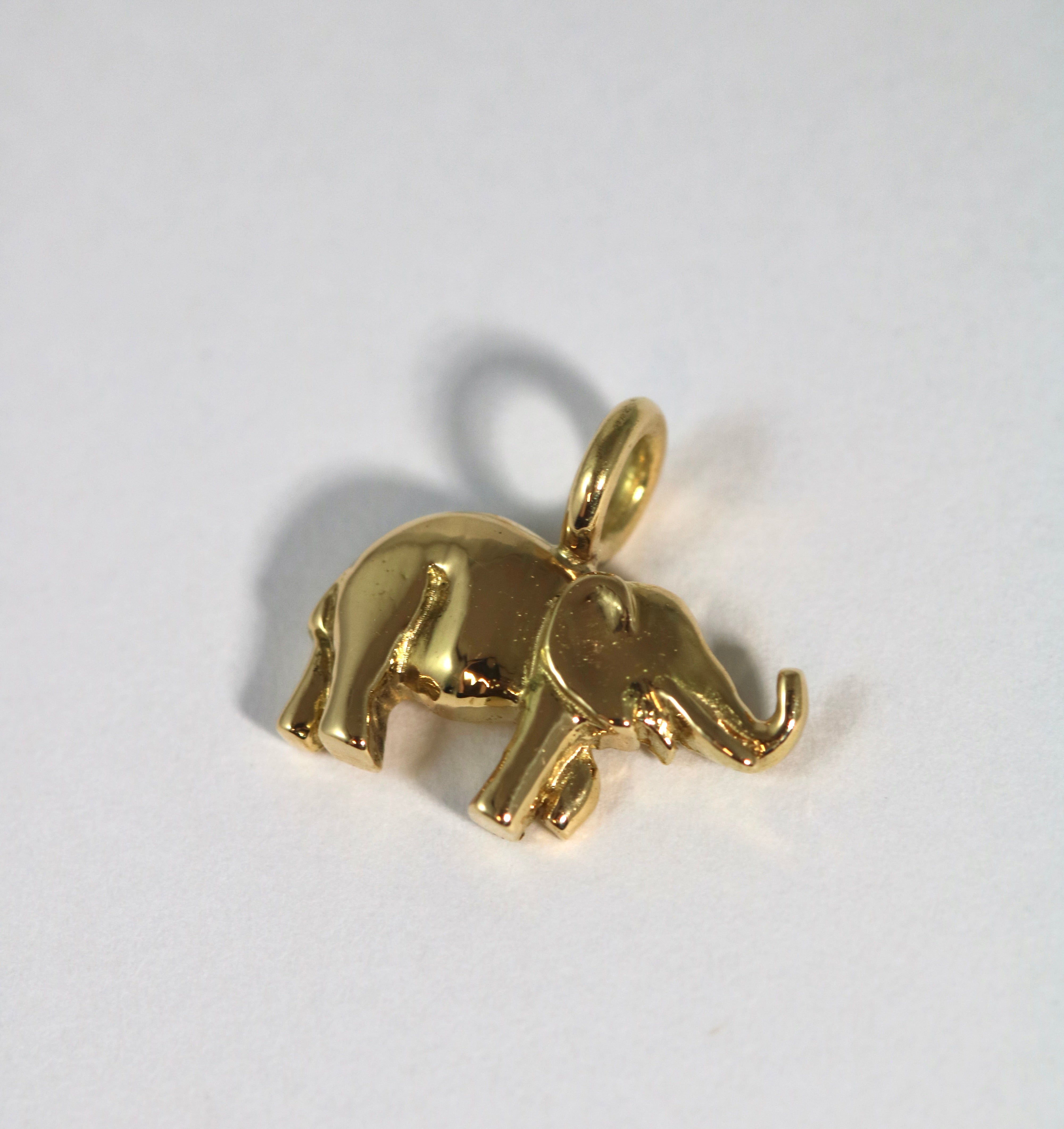 18 karat yellow gold baby elephant pendant
