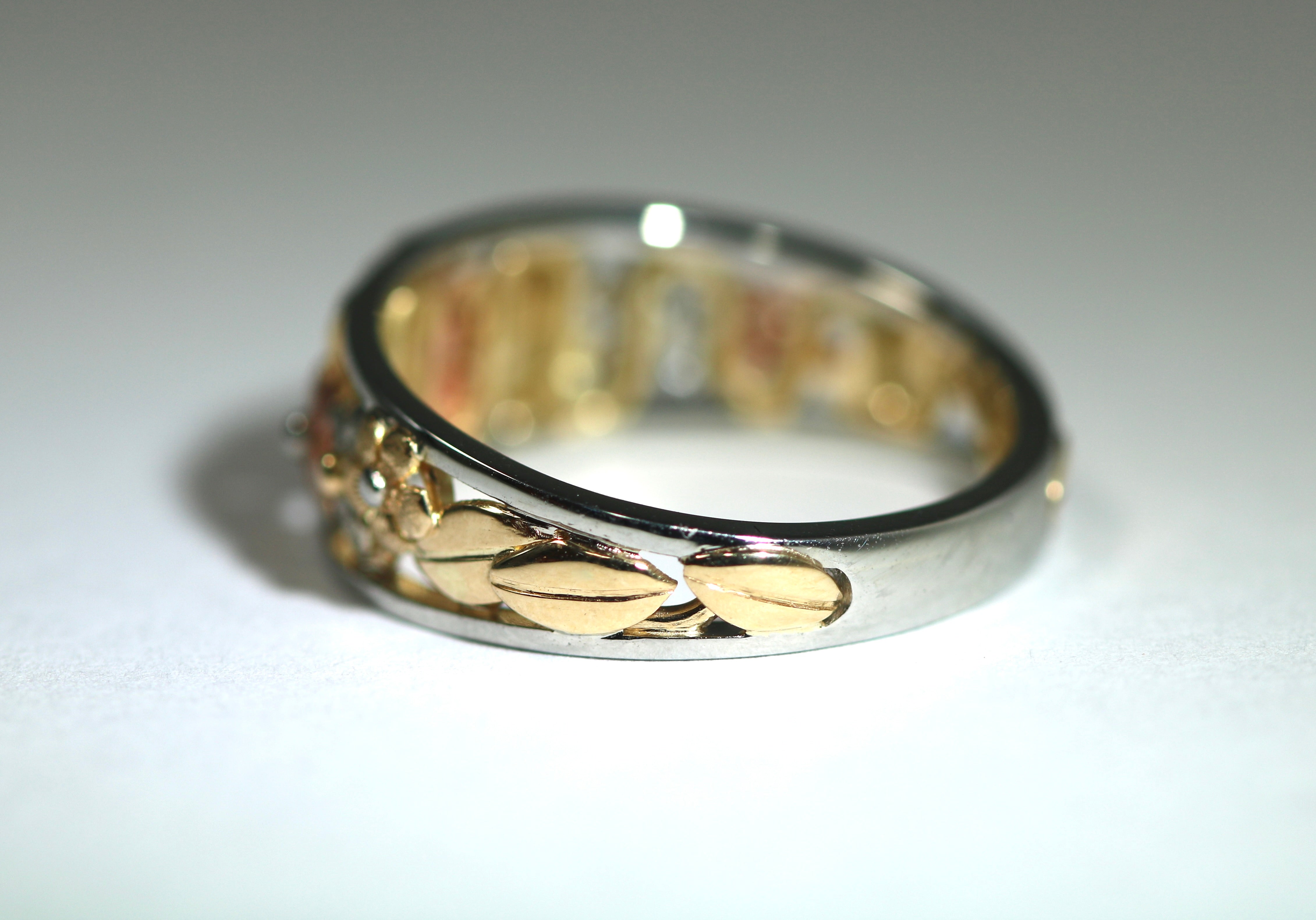 Lush Medium Tapered Forget-Me-Not Ring