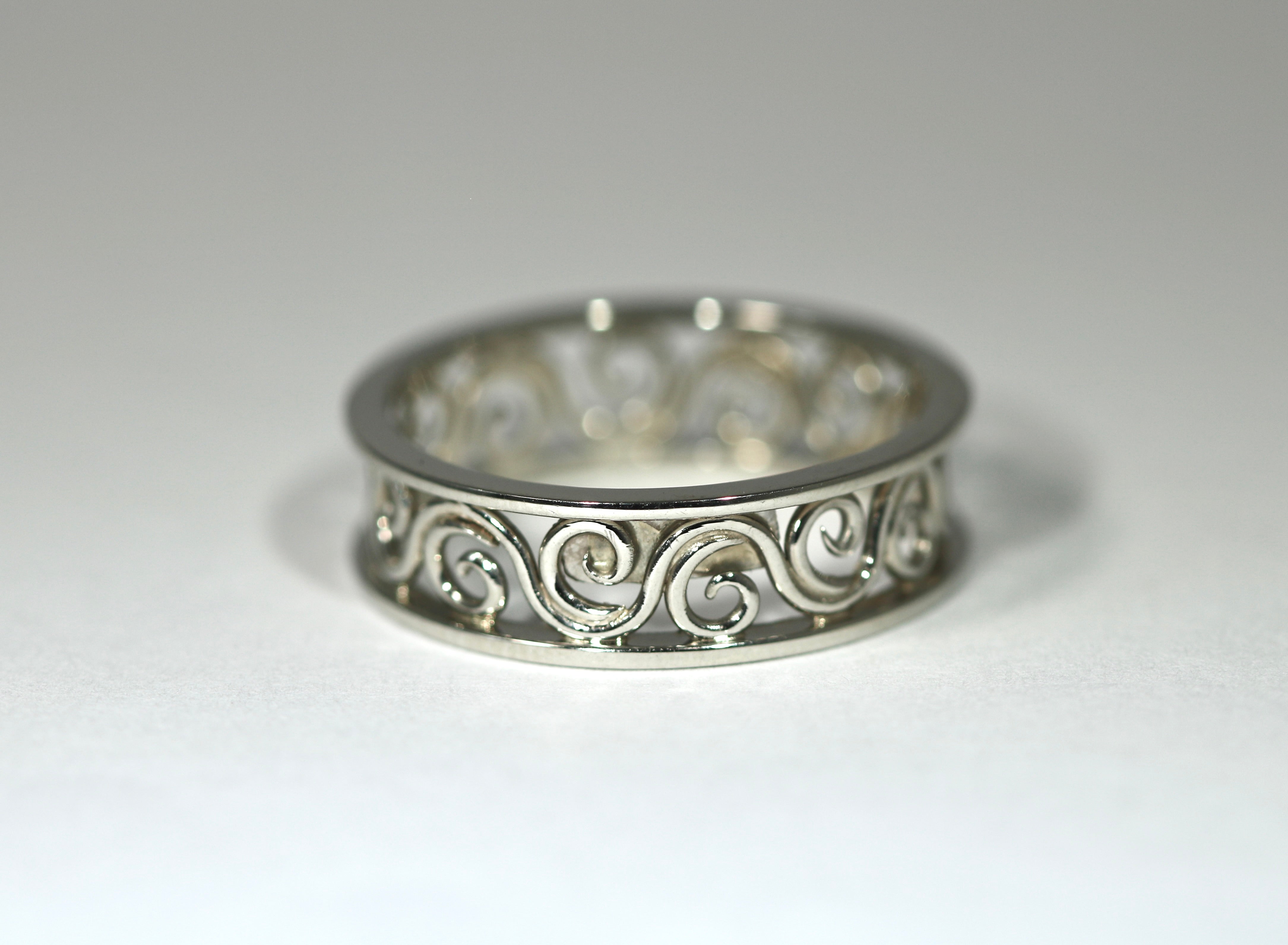 Narrow White Gold Arabesque