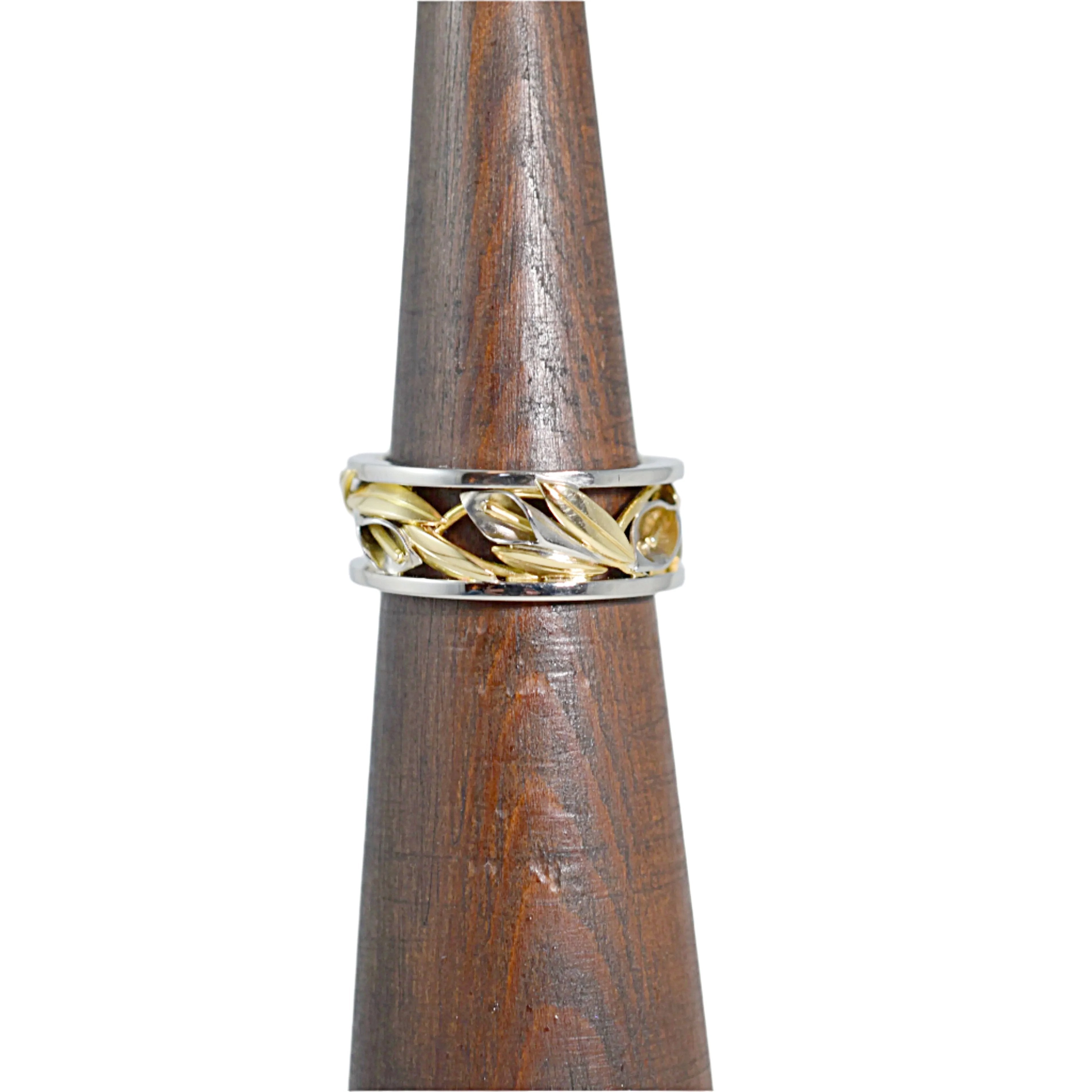 Classic Straight Calla Lily Ring
