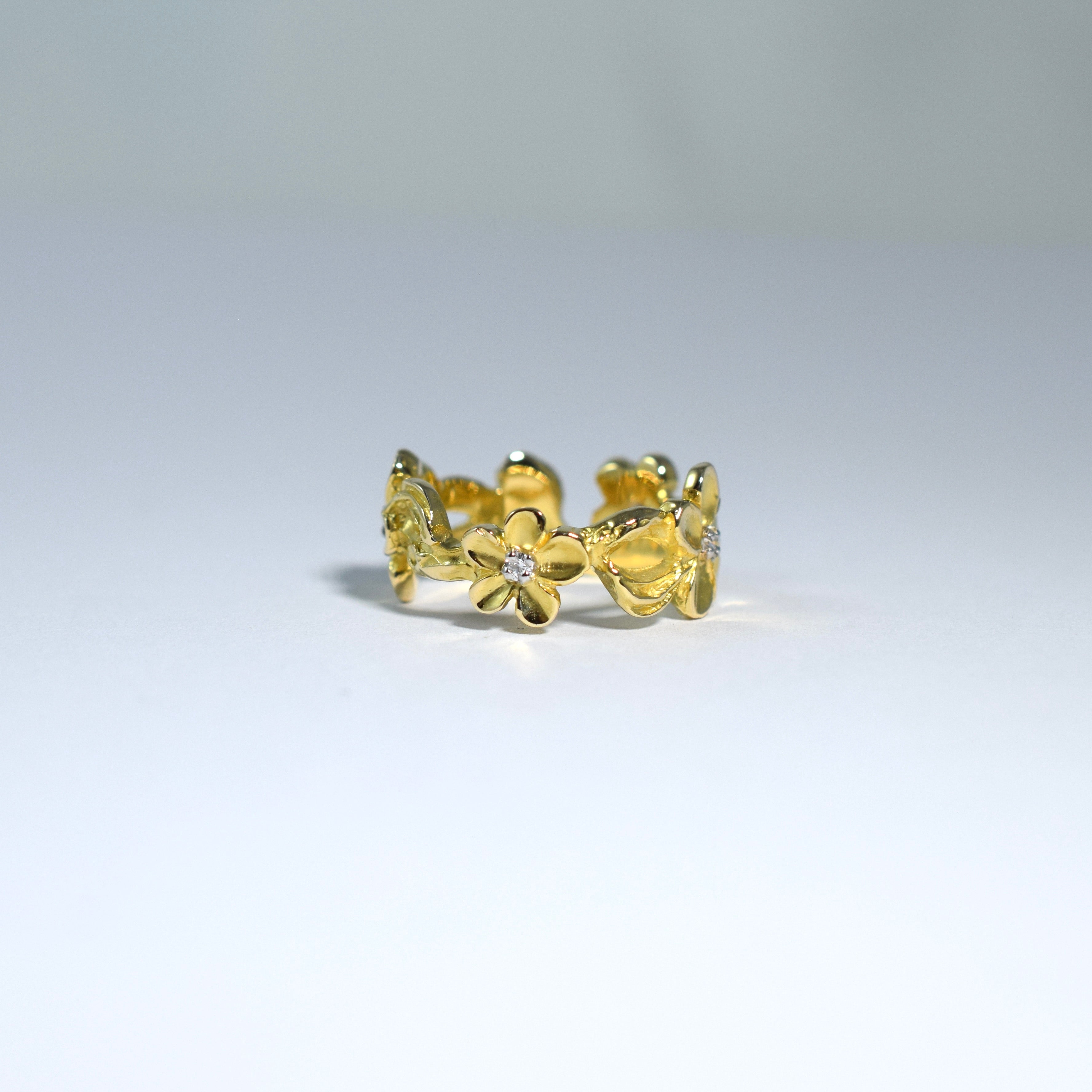 Daisy Chain Ring with Diamonds