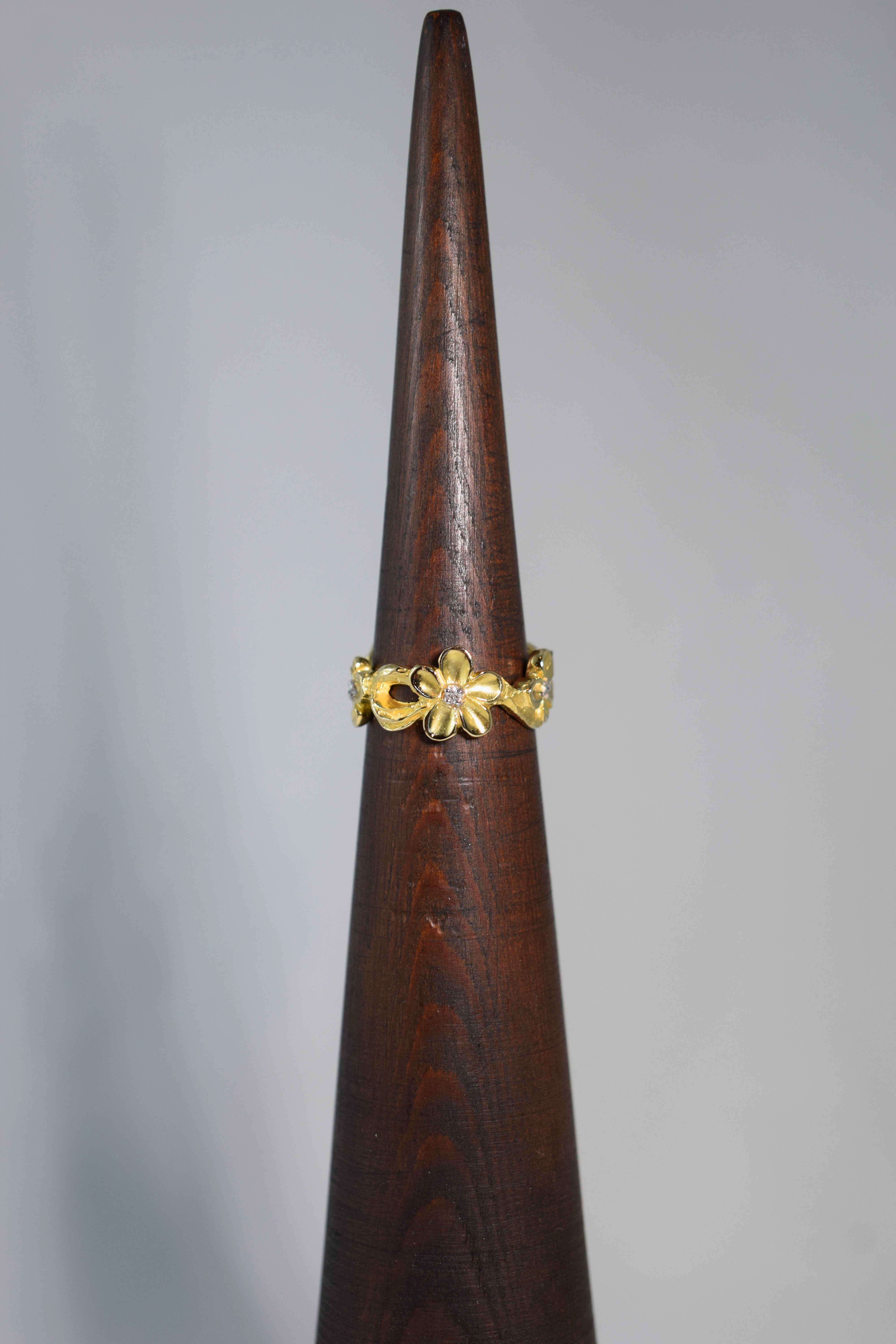 Daisy Chain Ring with Diamonds