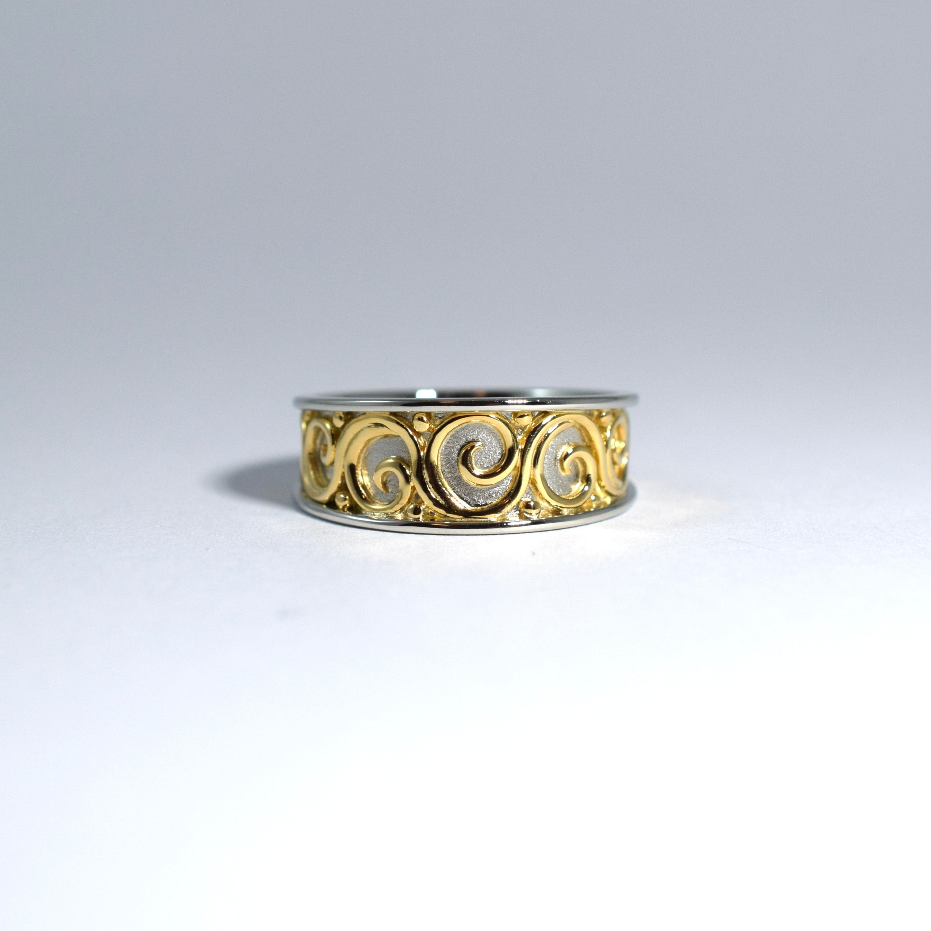Solid Tapered Arabesque ring