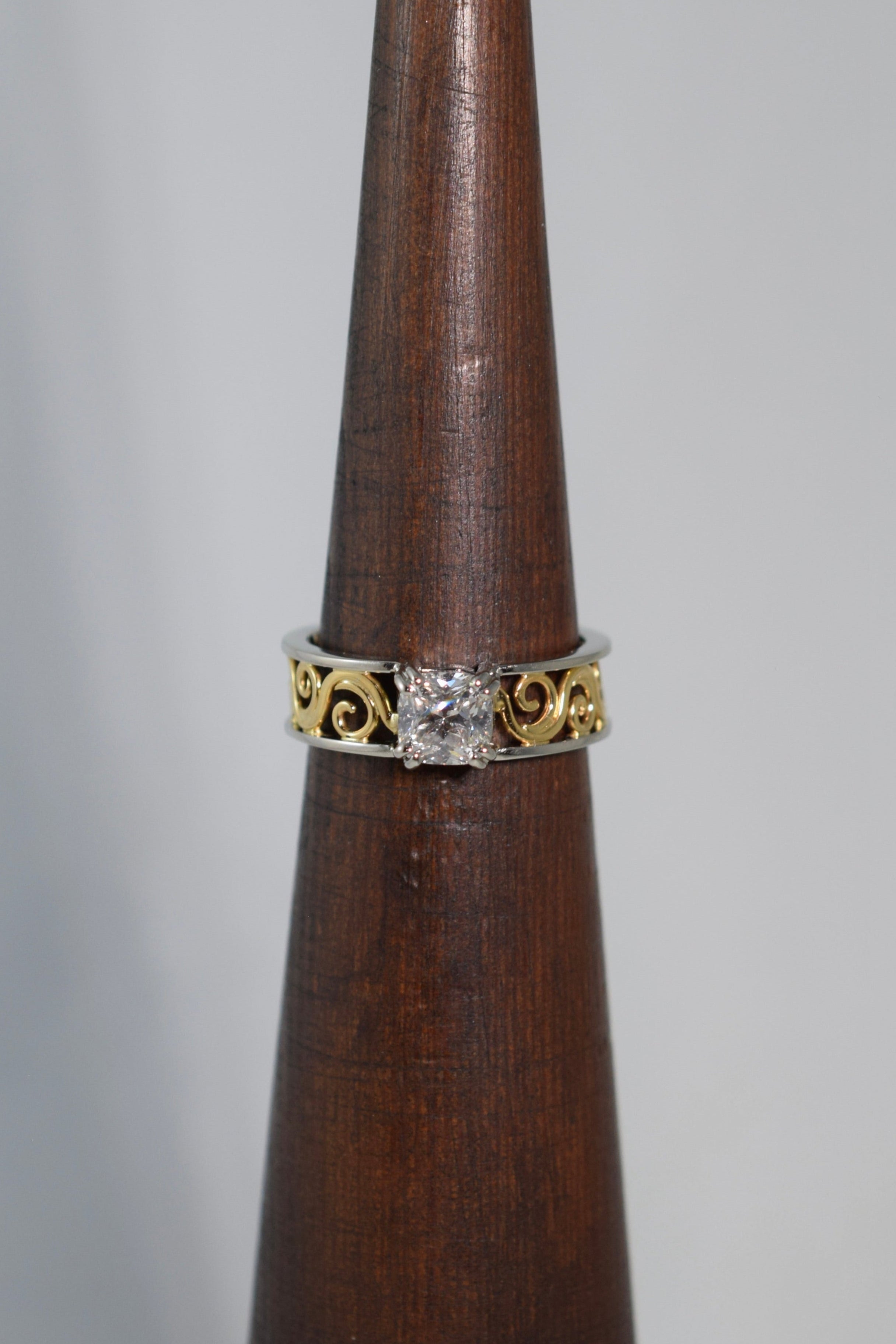 Solitaire Diamond Arabesque Ring