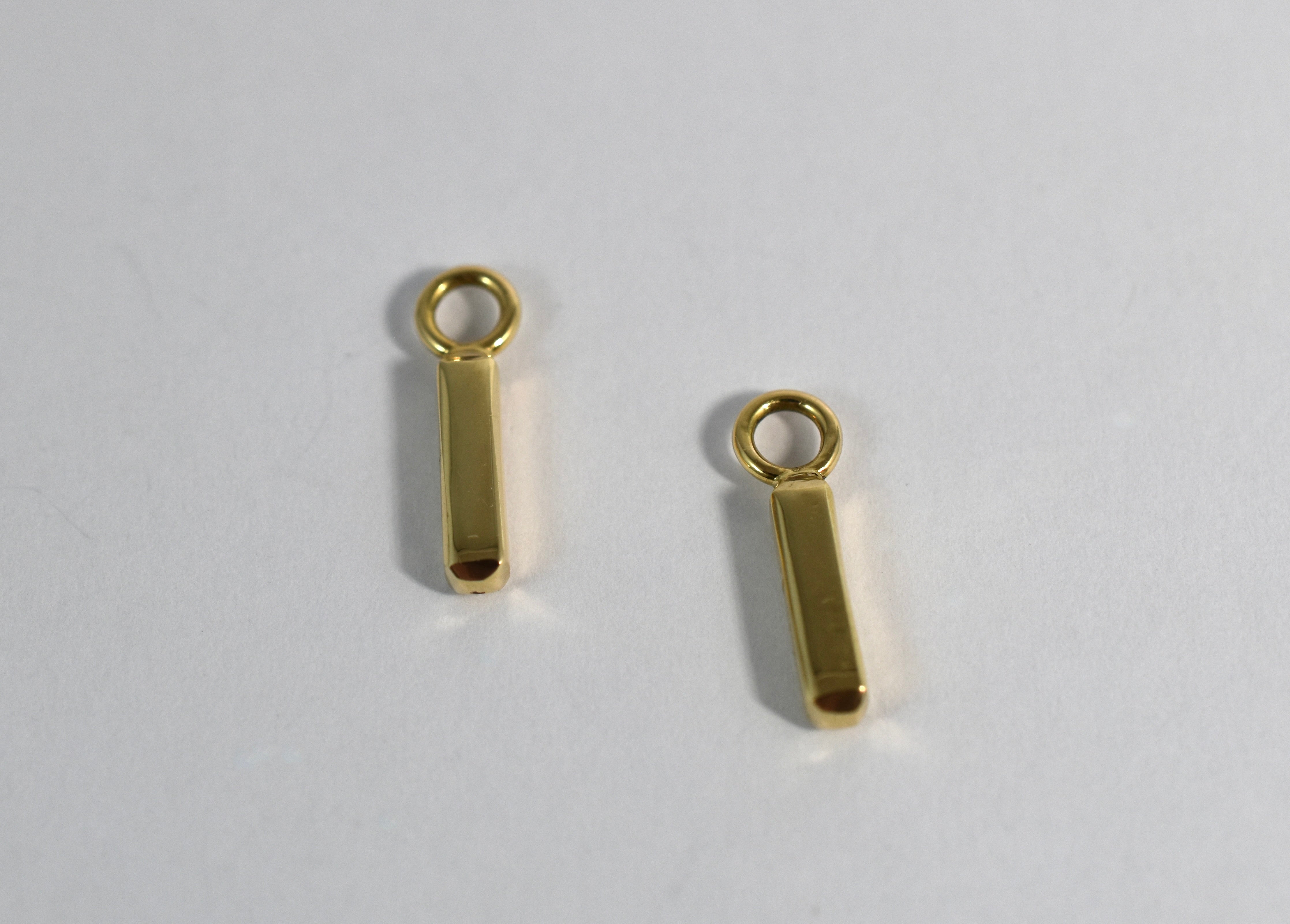 18 karat yellow gold bar drops