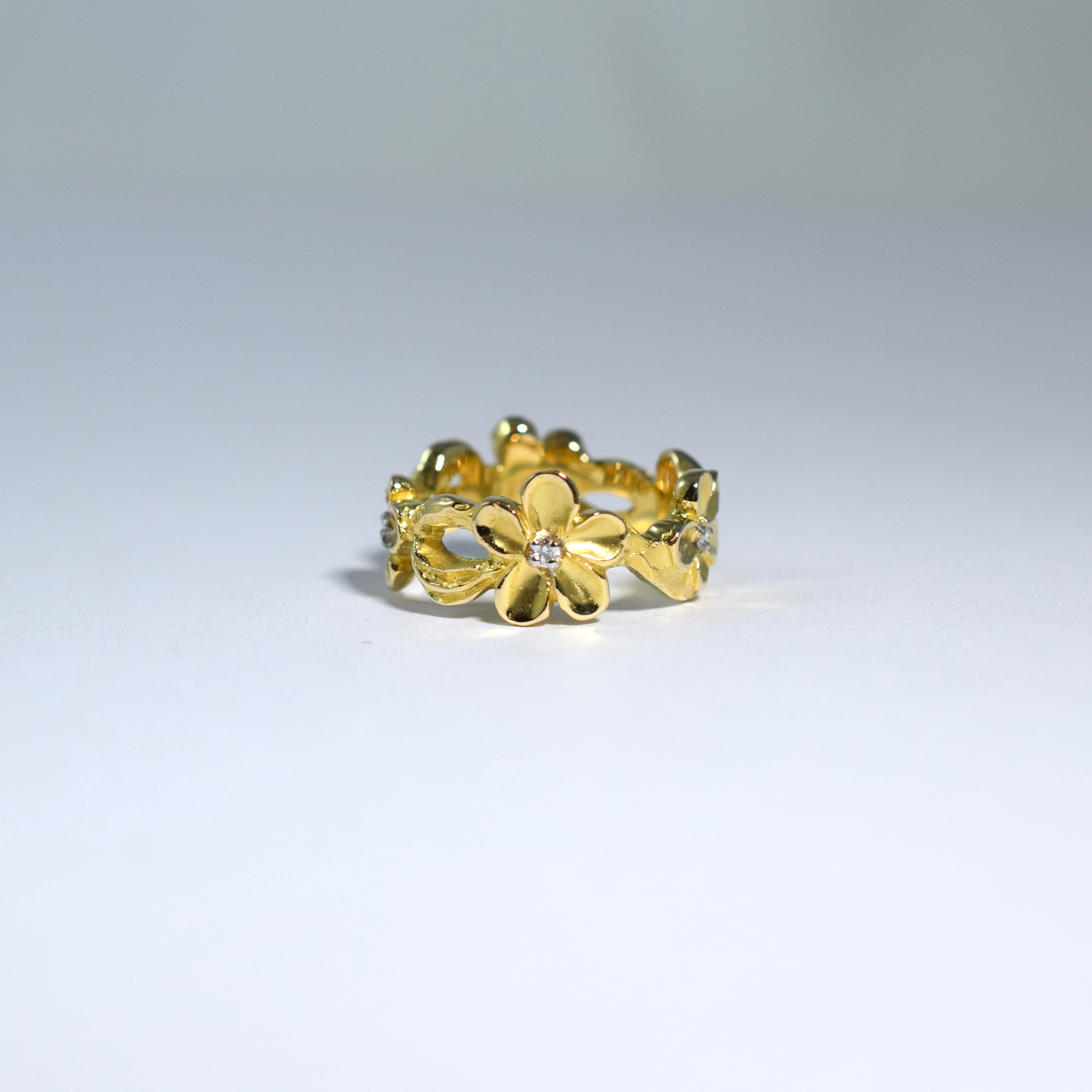 Daisy Chain Ring with Diamonds